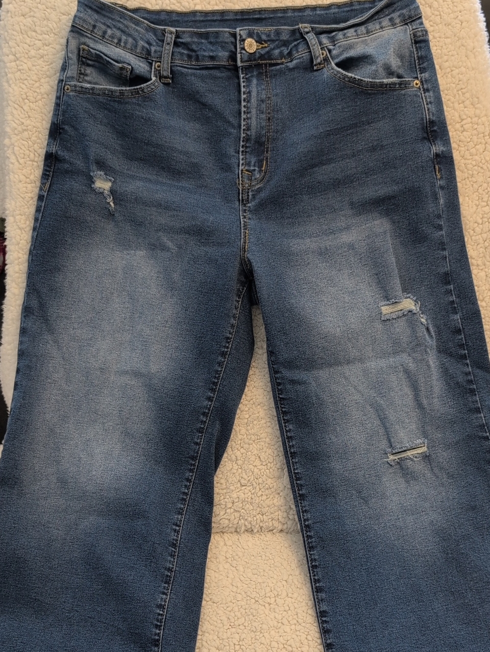 Classic Distressed 7/8 Length Wide Leg Blue Jeans